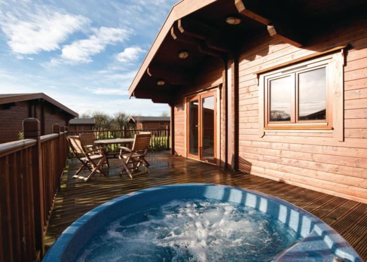 4nt Suffolk lodge stay with hot tub 4nt Suffolk lodge stay with hot tub